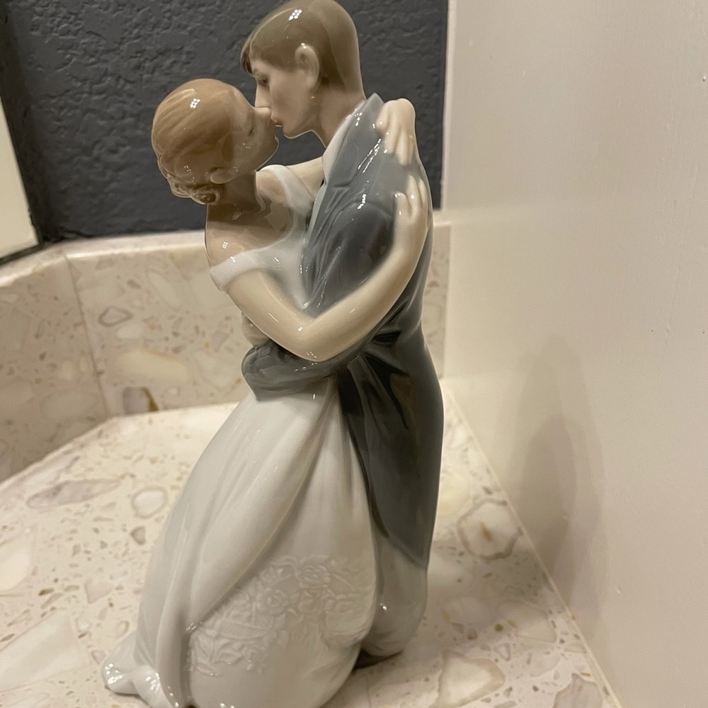 COPY - Now porcelain figurine “a kiss forever “